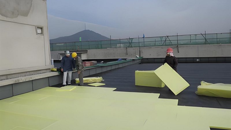 一桶防水涂料能刷多少平方？揭秘无毒无味涂料的施工奥秘