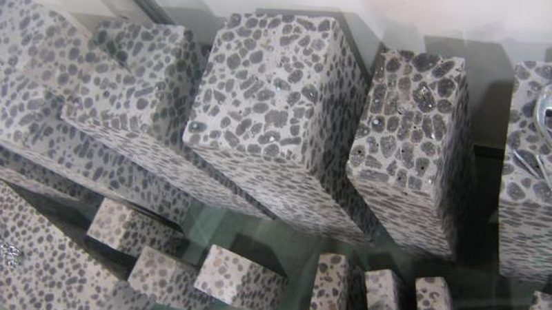 钢结构厂房岩棉板：关键材料的选择与解析